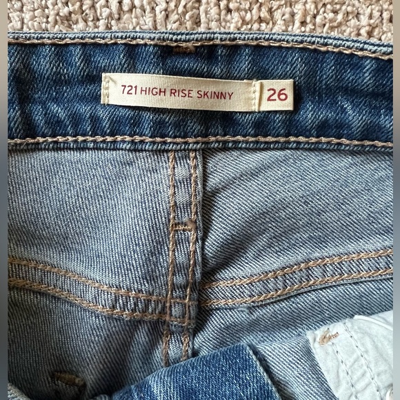 Levi’s 721 High Rise - Picture 6 of 6